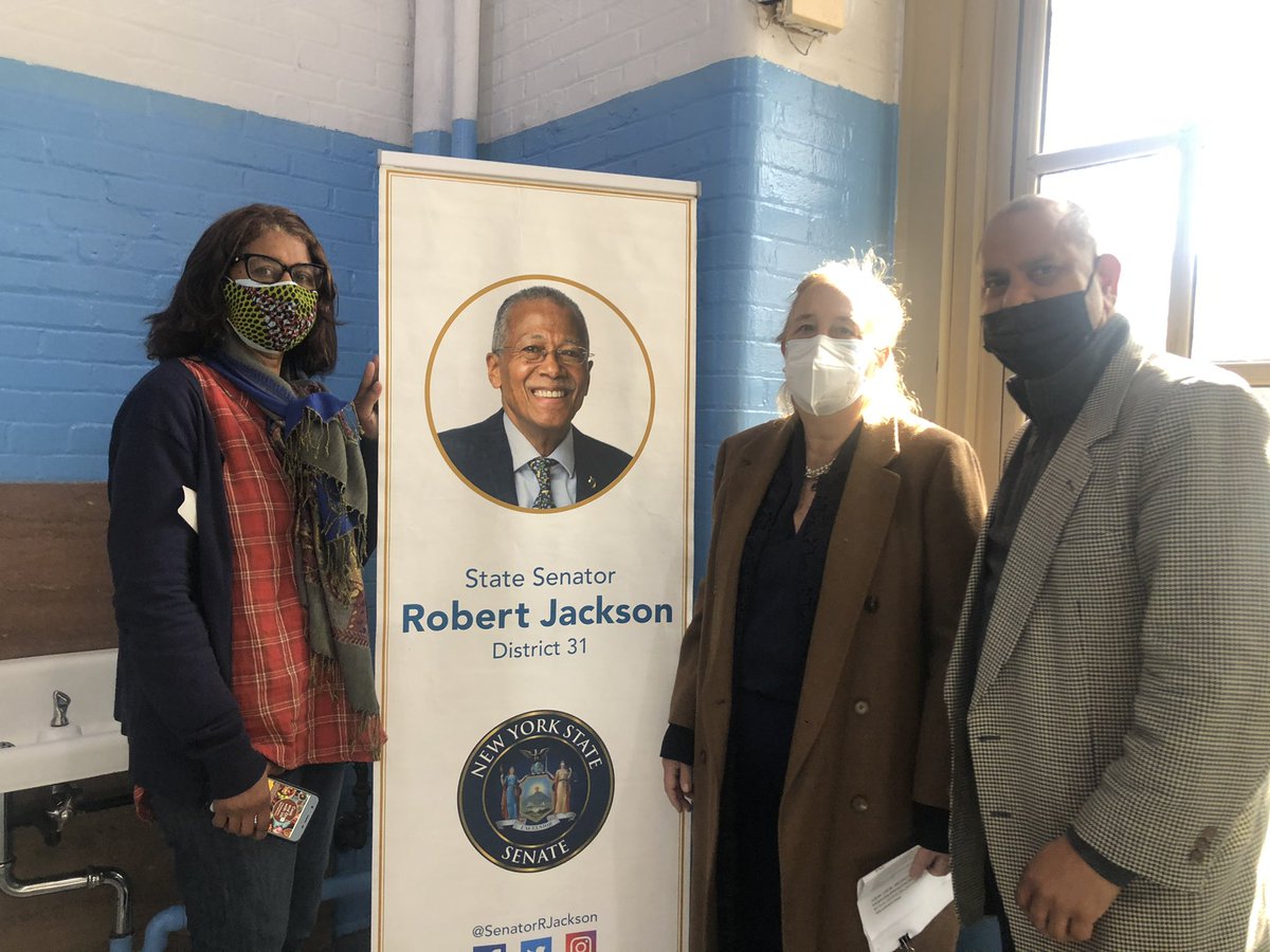 galeabrewer's tweet photo. @galeabrewer Vaccination site at @Ps189M 2580 Amsterdam Av sponsored by @SenatorRJackson @NMICnyc #cec6 and administered well by @Walgreens Congrats to the pharmacists! Mar 20 2021 https://t.co/KIgL7gJgXg