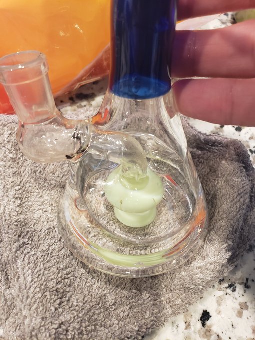 Cleaning time before &amp; after. Now to smoke! Who's in? 😎 https://t.co/PRCBDJU0Kd<a href="/tag/foreskinfriday"class="tags"><span>#foreskinfriday</span></a>