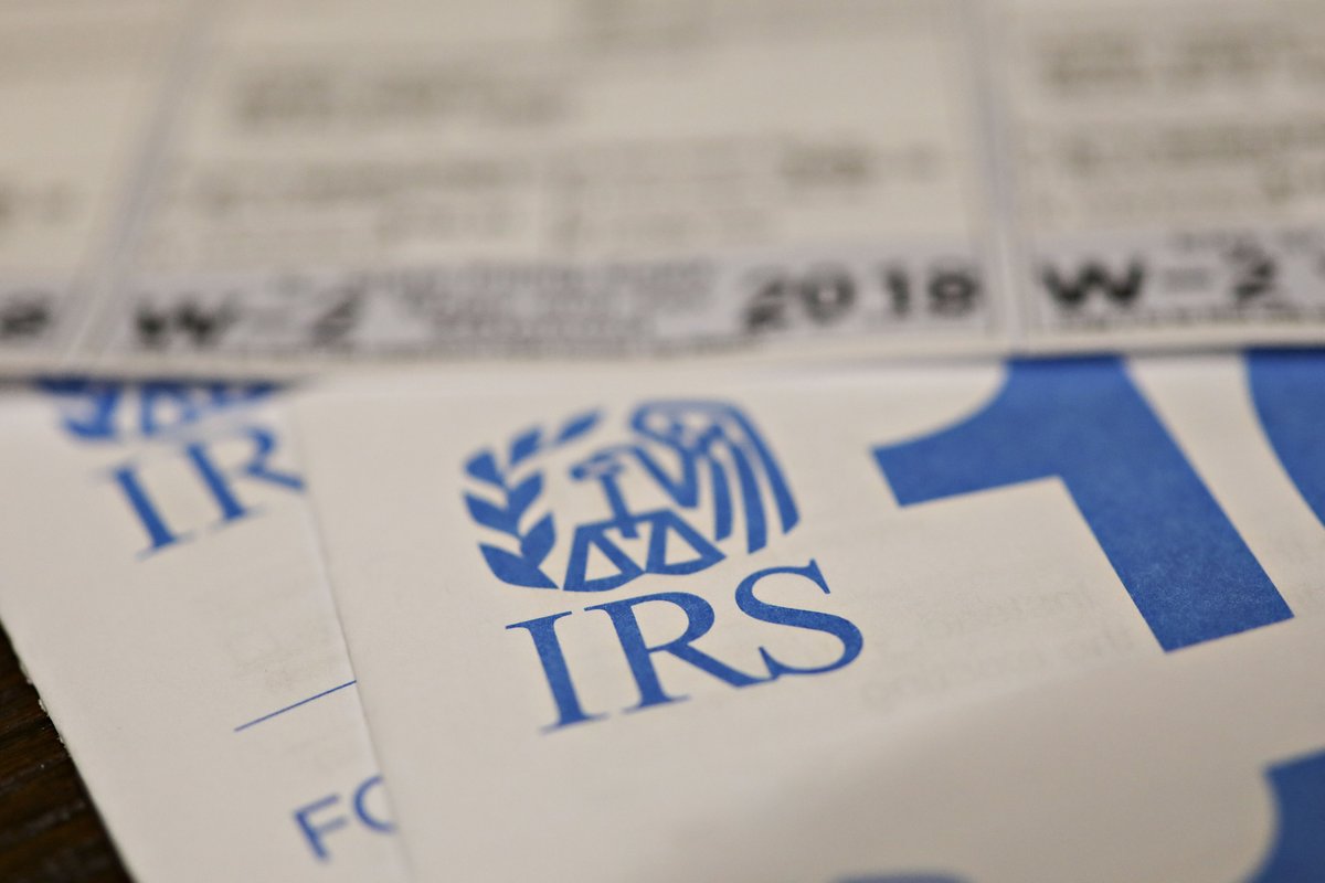 opinion's tweet photo. Lots of crypto investors might be tempted to hide their heads in the tax-planning sand, and it’s easy to see why.

Brokerage firms don’t track holdings, as they typically do for owners of stocks and bonds. Guidance from the IRS can be confusing, too https://t.co/85HlbzHHsK https://t.co/DwhqMIoF6m