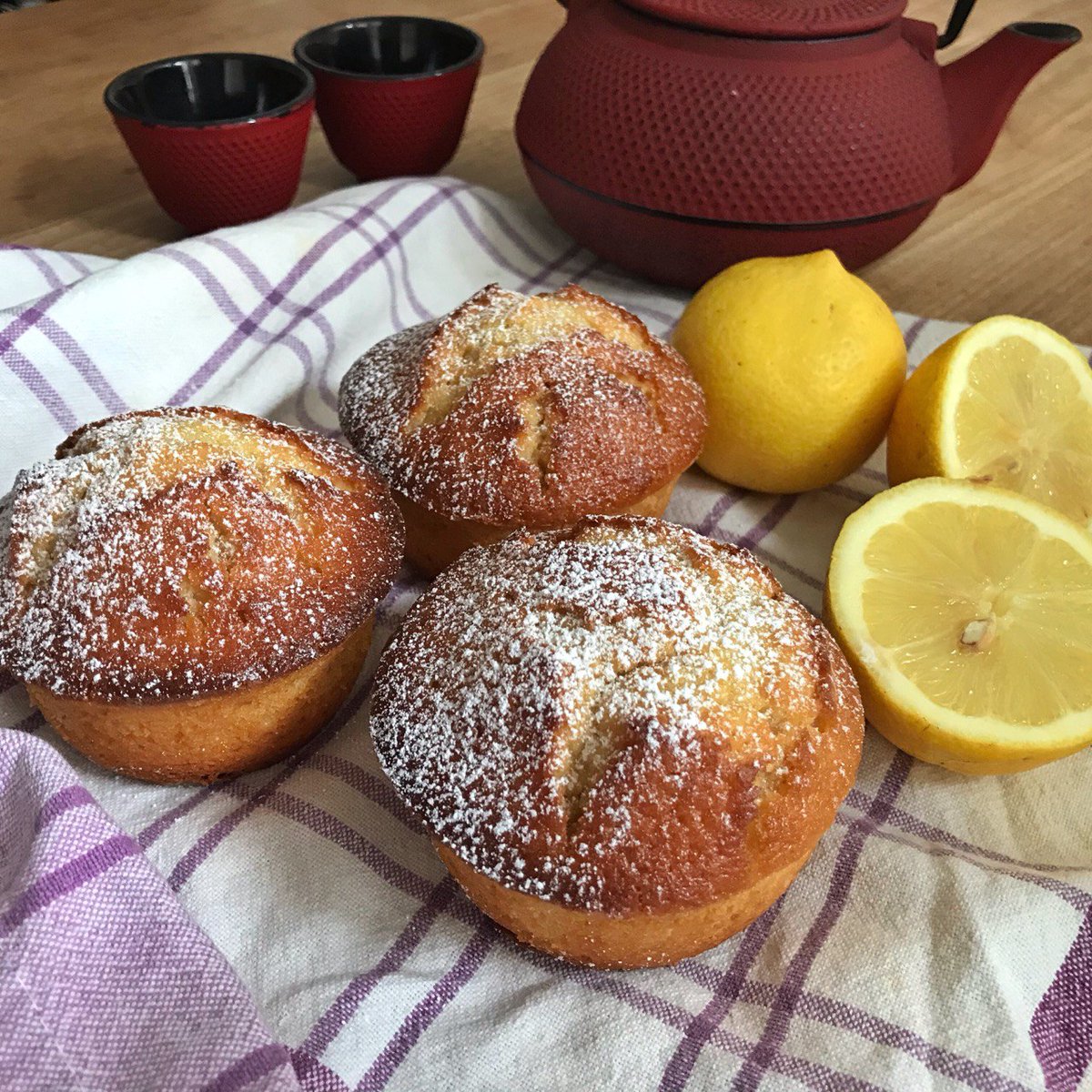 Vi suggeriamo un'ottima merenda profuma: i muffin al limone sono deliziosi! 

La ricetta qui 👉 pomodorialsole.com/recipes/2021-0… 👈

#conpomodorialsole #muffin #ricette #foodlover