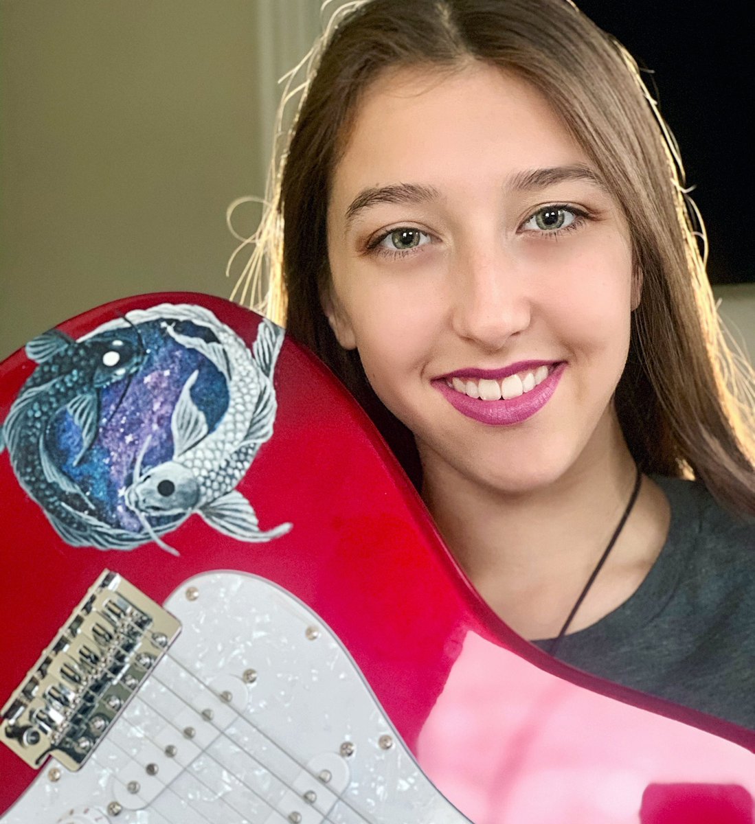 🎸One of my favorite painting I’ve done of all time❗️❗️❗️
The fang who ordered this guitar with my painting, seal it and treasure it😍
⭕️Order a guitar with my painting here: liliacband.com/copy-of-store
⭕️Watch our brand New Video for MYSTERY here: youtu.be/AeUaBcD756o