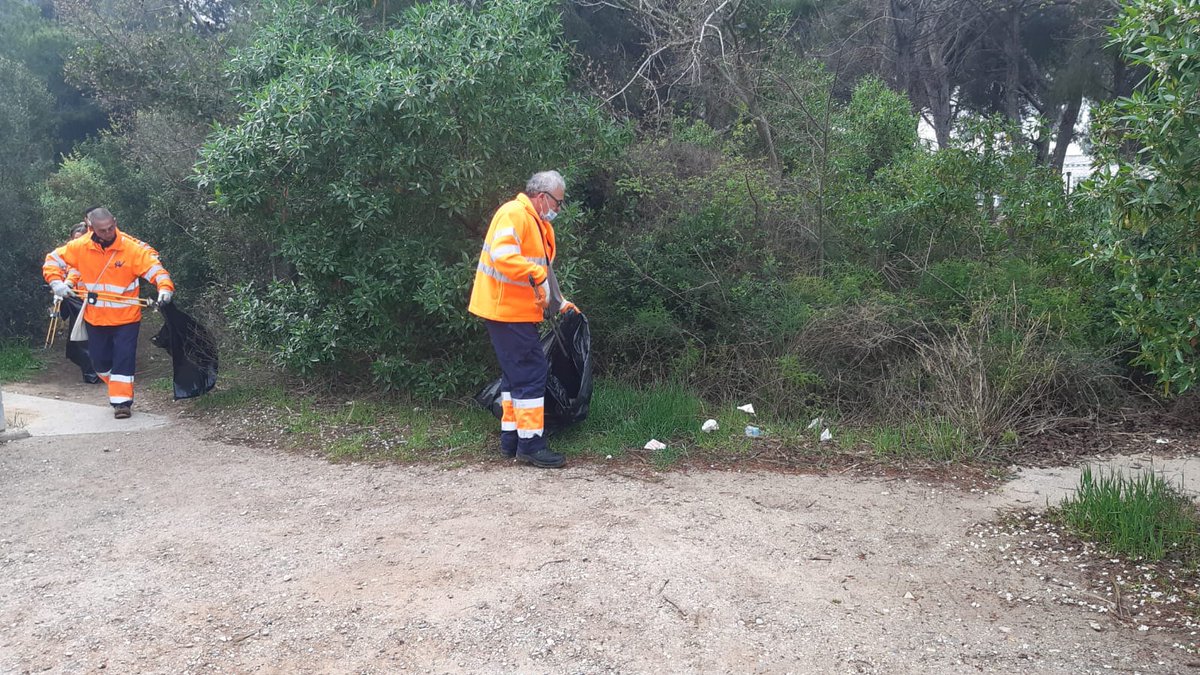 🧹🙎🏽‍♂️🙍🏽‍♀️🌲🌿 Per primera volta en la història, hem creat una brigada permanent de neteja del bosc de la <a href="/DevesaAlbufera/">Servici Devesa-Albufera</a>. Hem començat amb un dispositiu inicial per fer una neteja intensiva durant 2 setmanes. Per favor, torne a fer una crida al CIVISME i a respectar el parc natural.