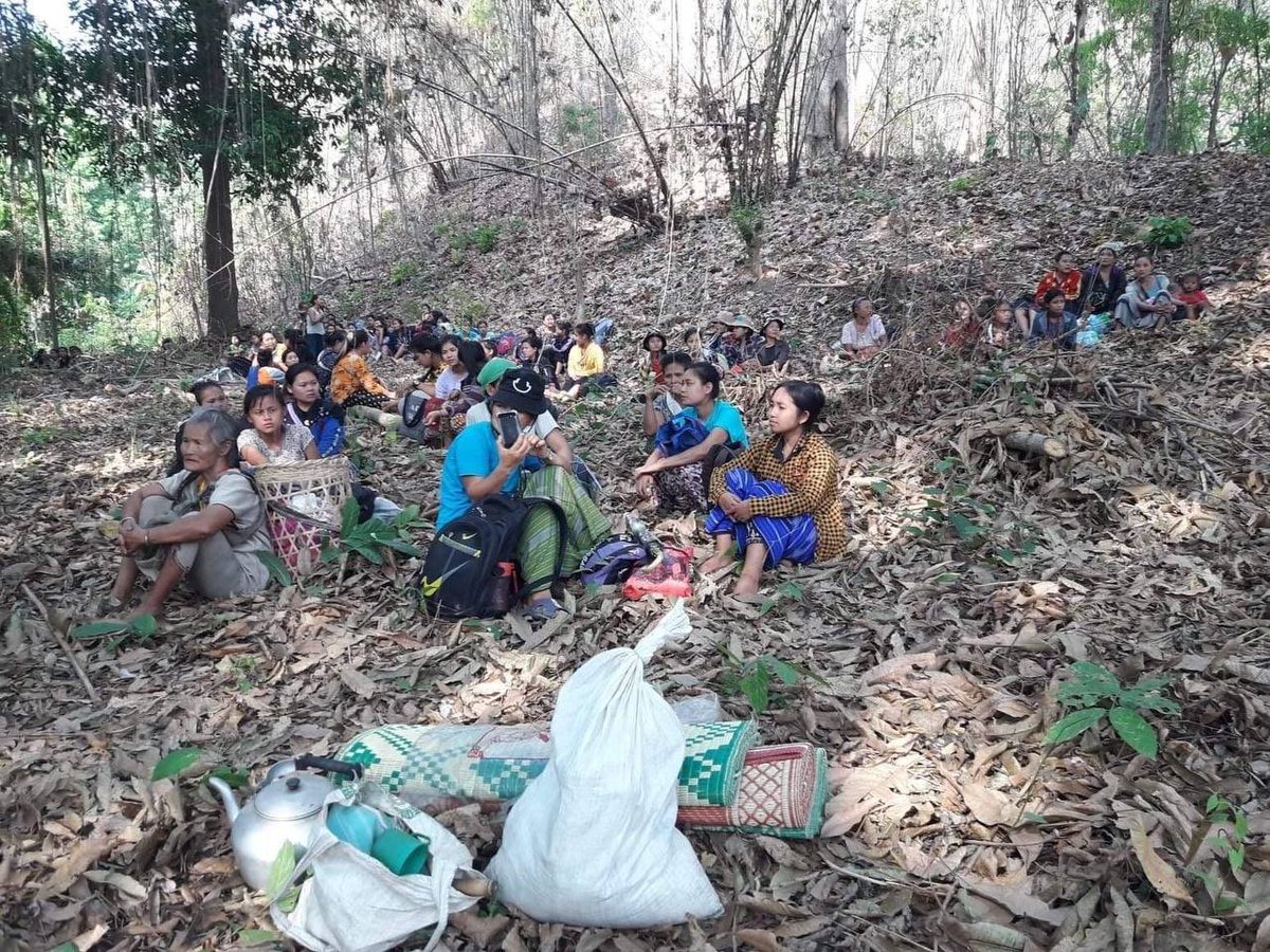 Staff and students of Karen Teacher Training College (KTTC) northen campus fled to Thai side of Salween river since terrorist forces did an indiscriminate air strike on them the day before.
JUNTA MASSACRE
#Mar28Coup
#WhatsHappeningInMyanmar https://t.co/UV7MYsnxdF