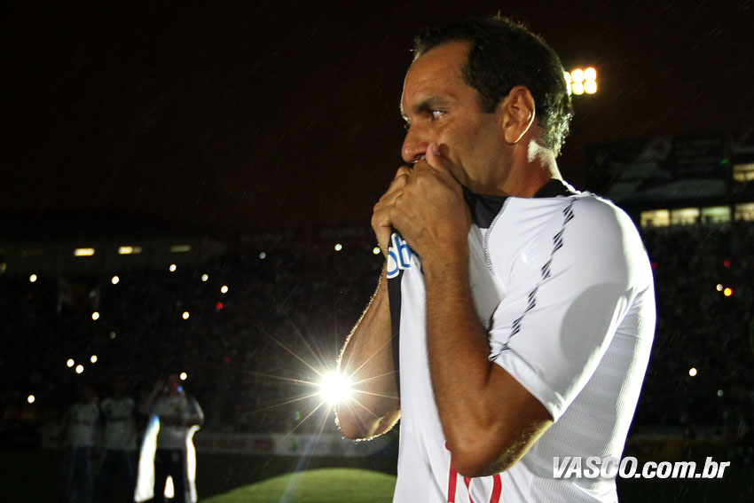 VascodaGama's tweet photo. Nove anos da despedida do @edmundosouza7 . 

📸 Marcelo Sadio/Vasco 

#VascoDaGama https://t.co/5UgmcGMV7Y
