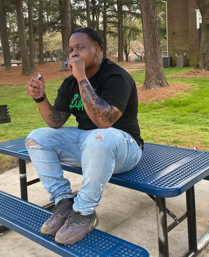 tygotsteez's tweet photo. I ain't no worker these niggas can't boss me 🦈🦈🦈 https://t.co/HLplAPzpqp