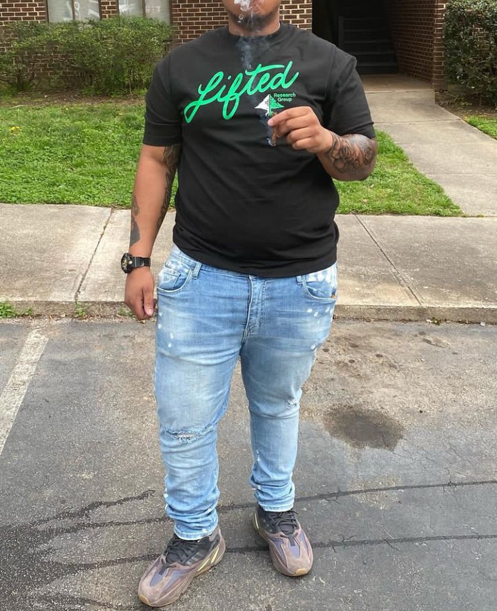 tygotsteez's tweet photo. I ain't no worker these niggas can't boss me 🦈🦈🦈 https://t.co/HLplAPzpqp