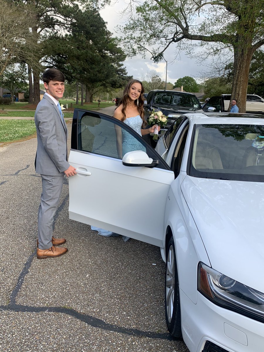 ShannaSteed's tweet photo. Tre’ and Megan...Senior Prom! Love these two and so proud of both of them! 💜💛 https://t.co/QH1jafePz9