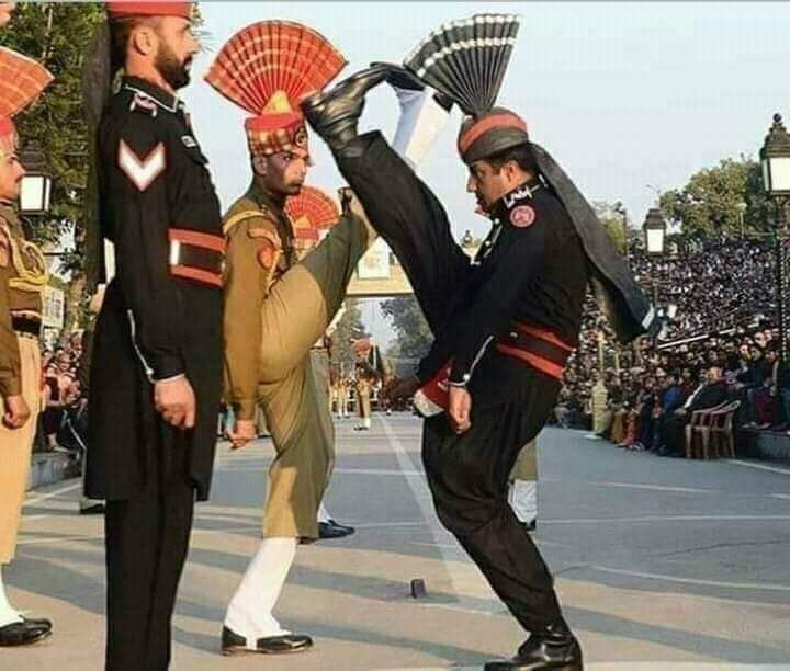 KashmirZaada's tweet photo. دو  ہمسایہ ممالک نے 73 سال کھربوں روپے صرف اس بات پر ضائع کئے کہ کس کی ٹانگیں زیادہ اٹھتی ہیں 😂😂
@MemonaMushtaq https://t.co/GmoYx7HkdD