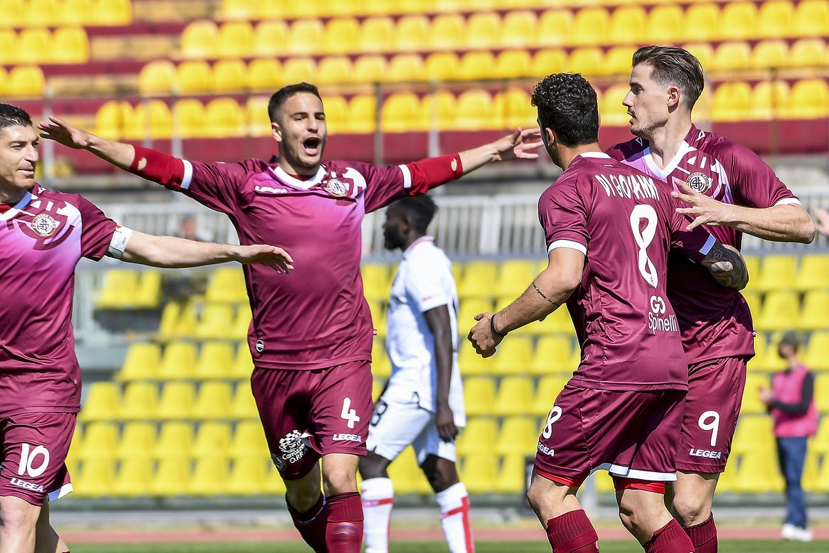quilivorno's tweet photo. #livorno #livpro #vercelli #serieC Livorno-Pro Vercelli 2-1, vittoria d’orgoglio degli amaranto https://t.co/M9uFuIJbZG https://t.co/jpxUtaR3JS