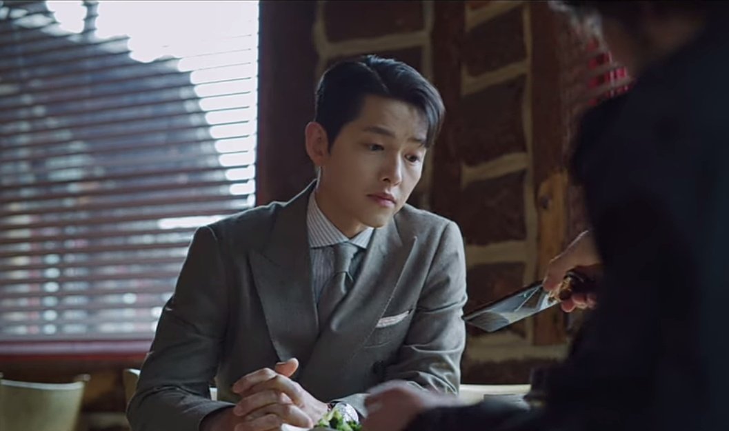 kdramadaisy's tweet photo. idc whoever in charge of vincenzo's wardrobe, give them a damn raise!!!!!!!!! everything he wears look so classy
#VincenzoEp12 
#Vincenzo https://t.co/caTDuBH7HM