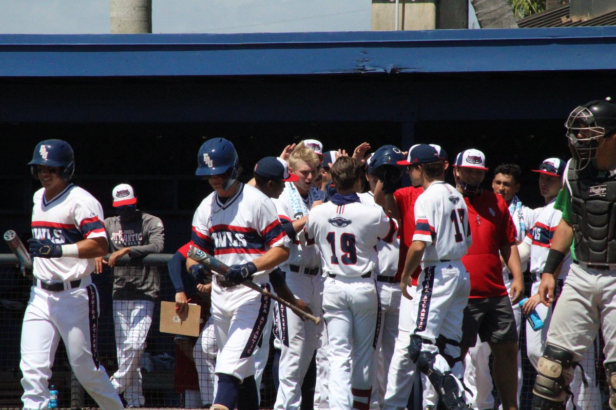FAU_Owls_Nest's tweet photo. TOUCH 'EM ALL, @JaredDeSantolo! 💪

Last night's walk-off hero comes through for the Owls AGAIN, hitting his first home run of the year!

#MU 0 - #FAU 1 | E3 | @LealLaw https://t.co/0fjG0EPN0X