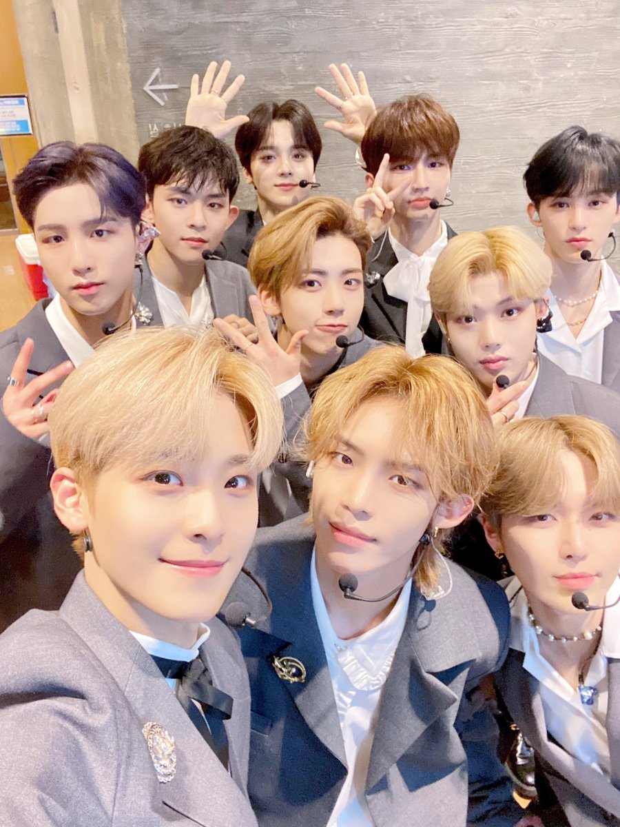 osmarchive's tweet photo. and with this i make my grand return ^^ u can expect me to be more active as to1/too become active too !! lets keep supporting the boys no matter what 

#제롬 #JEROME #오성민
#TOO #티오오 #TO1 #티오원 https://t.co/OWbNwWTC3E