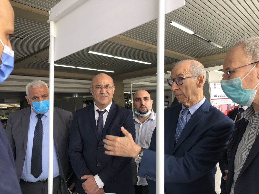 MnsGovDz's tweet photo. 🔴 قام السيد حسين شرحبيل، وزير الرقمنة و الإحصائيات، اليوم الأحد 28 مارس 2021، بزيارة للمعرض الوطني للتجارة الإلكترونية و الرقمنة “Algeria Connect" الذي تقام فعالياته، في طبعتها الأولى، برياض الفتح، بالجزائر العاصمة. https://t.co/vK0B9ZgfkP