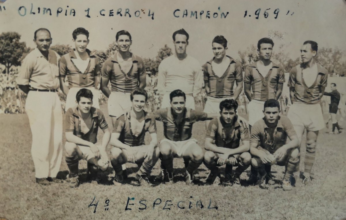Equipo de Cerro Porteño de la categoría Cuarta Espacial (actual Reserva) en la final contra Olimpia en el año 1959. Aparecen arriba: Luis Santos Silva, NN, Torres, Diogenes Martínez, Salvador Cantero y Alvarenga. Abajo: NN, Nelson Segovia, Darío Jara Saguier, Villalba, NN.