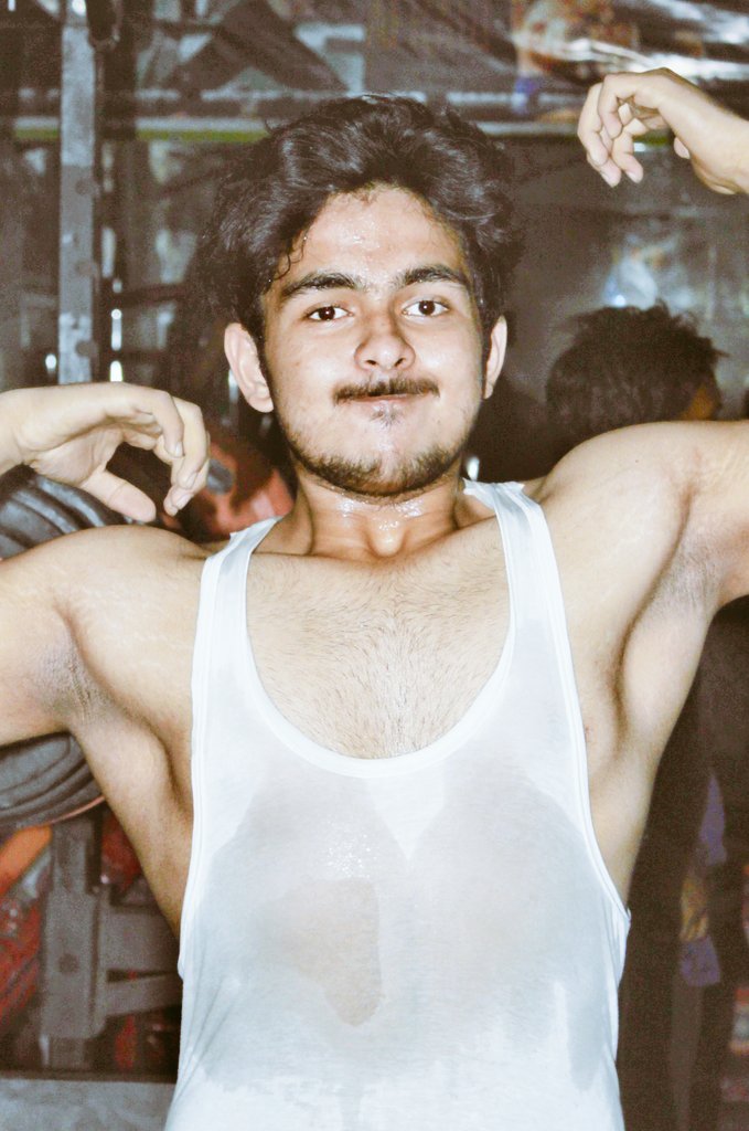 HashirKhurshee1's tweet photo. Love Yourself ❤️❤️ https://t.co/pojfWmONpI