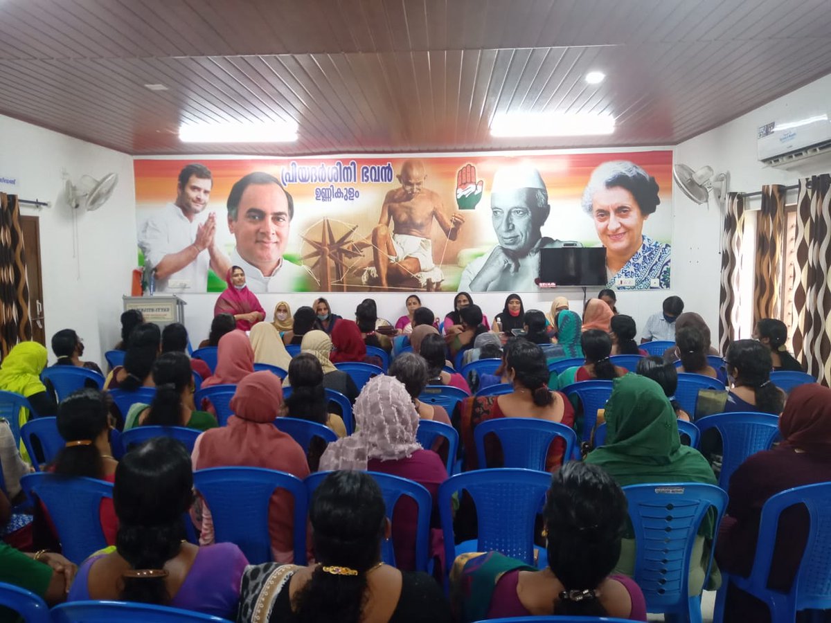 Bkrs_Rakshith's tweet photo. Motivating our strongest force on ground in #Balusherry our Mahila Congress Cadres.. 

#KeralaAssemblyElections2021 #KeralaForUDF #UDFforKerala https://t.co/CA00aEWC1Z