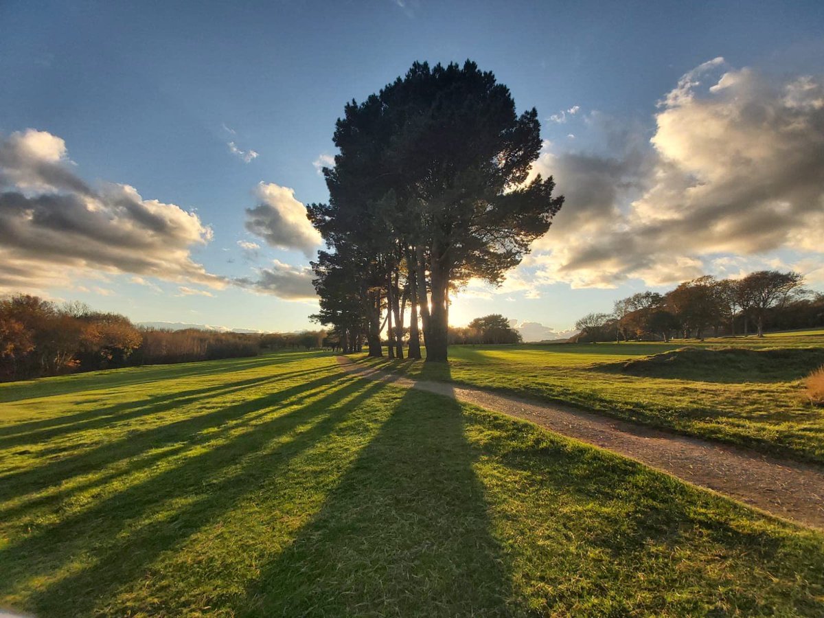 #BackToGolf 
Can’t wait for tomorrow 🏌️‍♂️🏌️‍♀️⛳️
187 members booked on the tee sheet for tomorrow!
1000 slots booked (so far) for the first 7 days.
