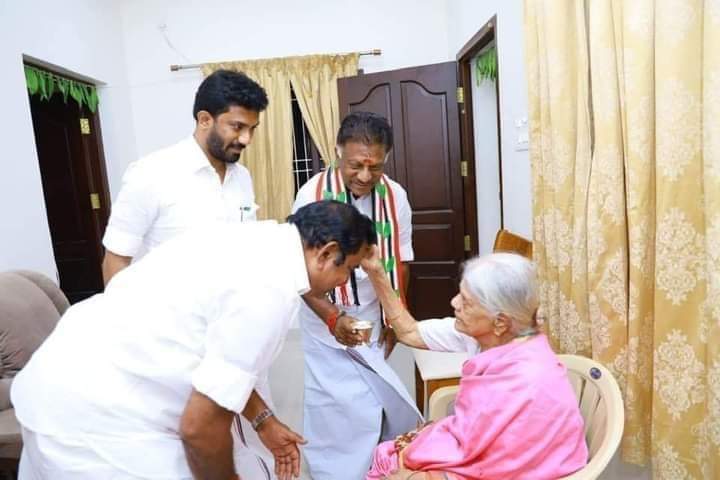 Senthil_AIADMK's tweet photo. தாய் பாசம் ❤️❤️❤️ https://t.co/uj4BRaLpcz