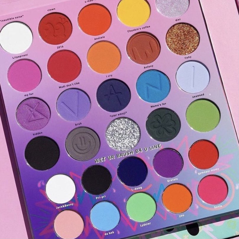stilhsash's tweet photo. ✨ CONCOURS ✨

[2e post]

Tentez de gagner cette magnifique palette de Avani Gregg x @MorpheBrushes ! 

Conditions : 

- me suivre 
- retweeter 

Bonus : 

- me suivre sur instagram : beautyanouck_

Fin : 04.04.21 

Bonne chance à tous.tes ♡ https://t.co/DDAPHHcpoB