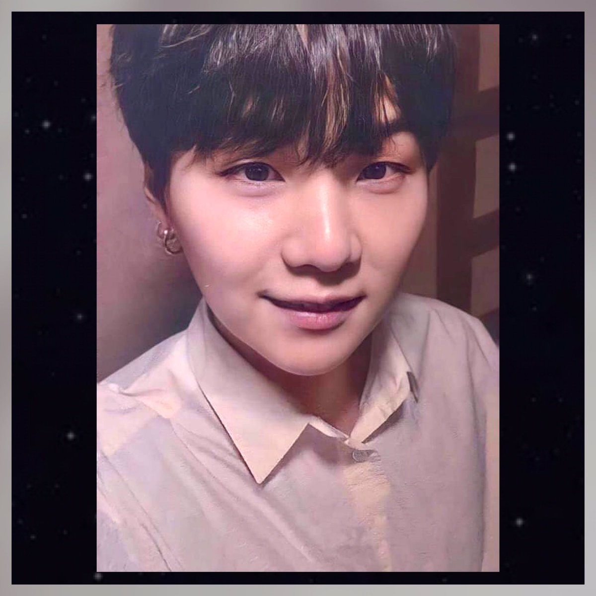 gorg1923's tweet photo. 🔅 #BTS Selcas 💜
🔅 #BE_Essential Edition Album Flo Event Photo-cards 📸💽 

@BTS_twt  @bts_bighit 

#BTS #방탄소년단 #KimNamJoon #KimSeokJin #MinYoonGi #JungHoseok #ParkJimin #KimTaehyung #JeonJungkook #RM #JIN #SUGA #JHOPE #JIMIN #V #JK  #BTSSelcas #BTS_BE #BE #BE_Deluxe https://t.co/oIvAhu5Koi