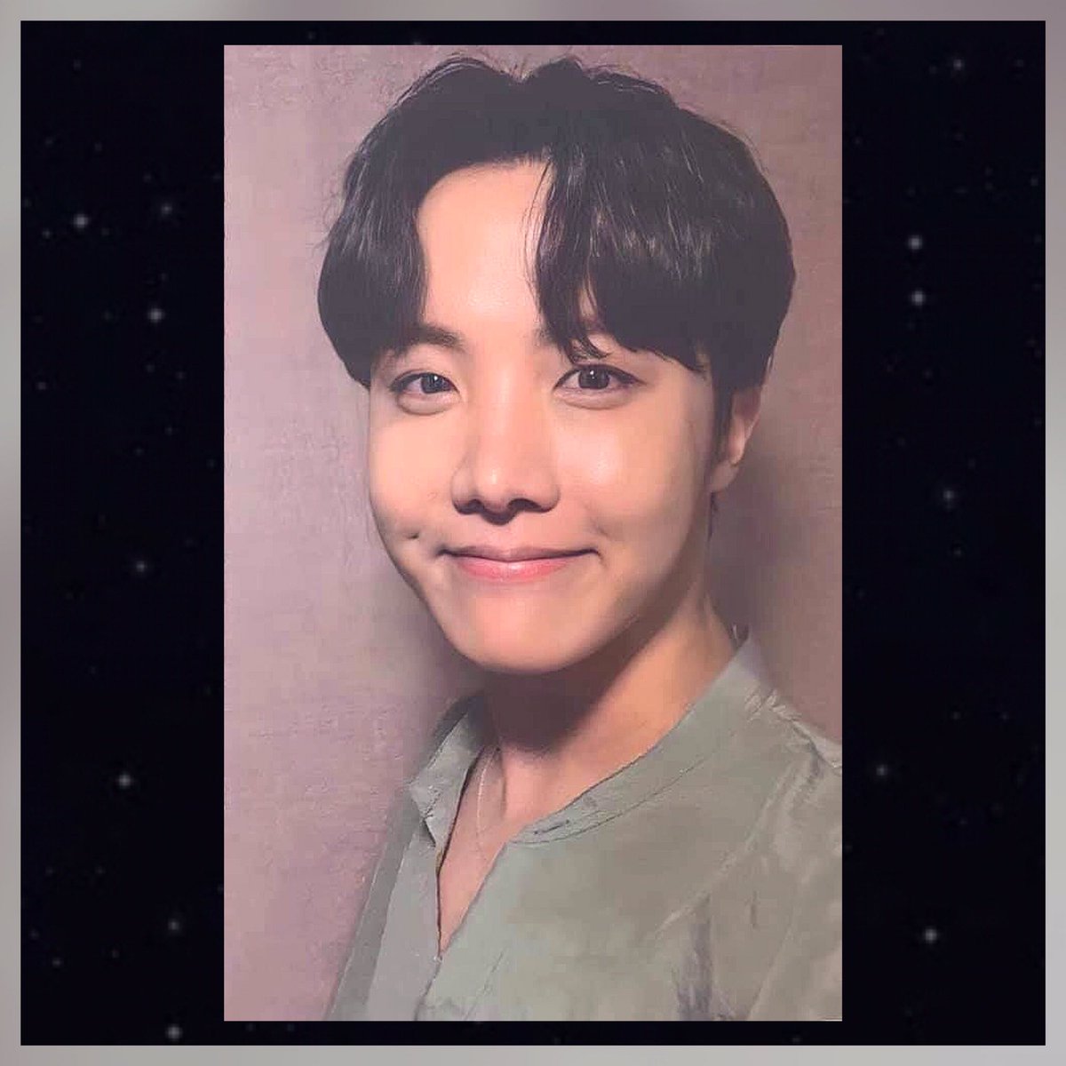 gorg1923's tweet photo. 🔅 #BTS Selcas 💜
🔅 #BE_Essential Edition Album Flo Event Photo-cards 📸💽 

@BTS_twt  @bts_bighit 

#BTS #방탄소년단 #KimNamJoon #KimSeokJin #MinYoonGi #JungHoseok #ParkJimin #KimTaehyung #JeonJungkook #RM #JIN #SUGA #JHOPE #JIMIN #V #JK  #BTSSelcas #BTS_BE #BE #BE_Deluxe https://t.co/oIvAhu5Koi