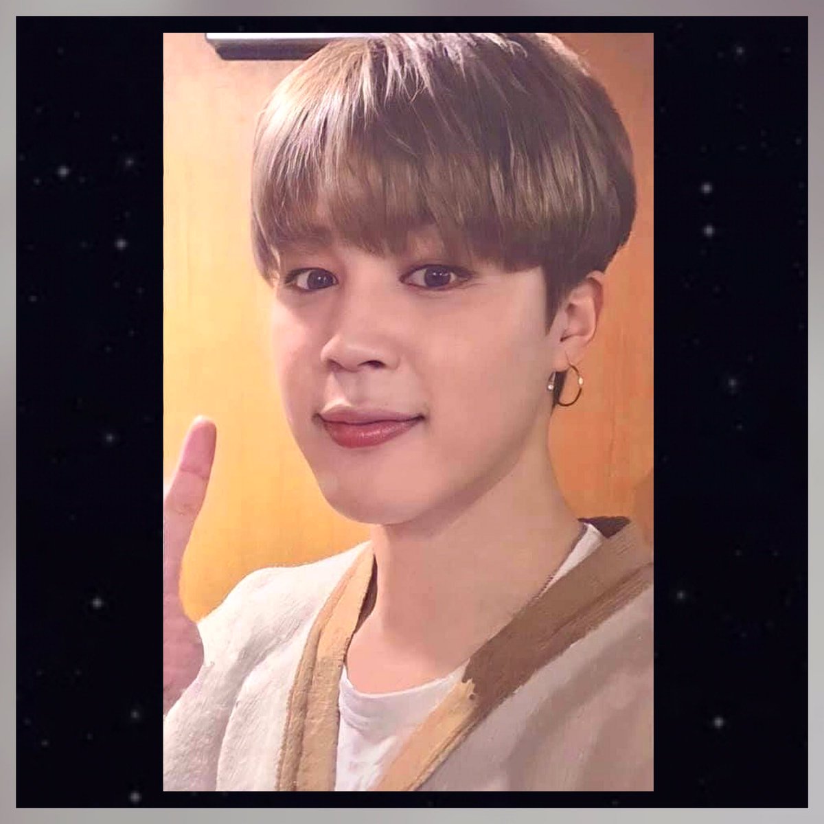gorg1923's tweet photo. 🔅 #BTS Selcas 💜
🔅 #BE_Essential Edition Album Flo Event Photo-cards 📸💽 

@BTS_twt  @bts_bighit 

#BTS #방탄소년단 #KimNamJoon #KimSeokJin #MinYoonGi #JungHoseok #ParkJimin #KimTaehyung #JeonJungkook #RM #JIN #SUGA #JHOPE #JIMIN #V #JK  #BTSSelcas #BTS_BE #BE #BE_Deluxe https://t.co/qRTivMZMw7