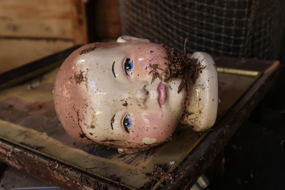 #abandonedhouse #abandoned #exploring #urbex #dollshead
