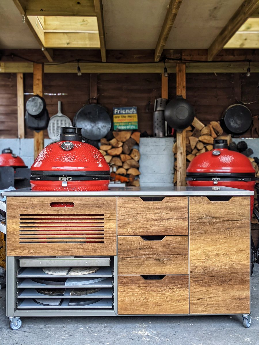 thesmokinelk's tweet photo. Hi all. I'm running a fantastic @kamadospace giveaway over on YouTube right now

https://t.co/ZmElu4W7pG

Please get involved and help spread the word! https://t.co/9UEZlhThru