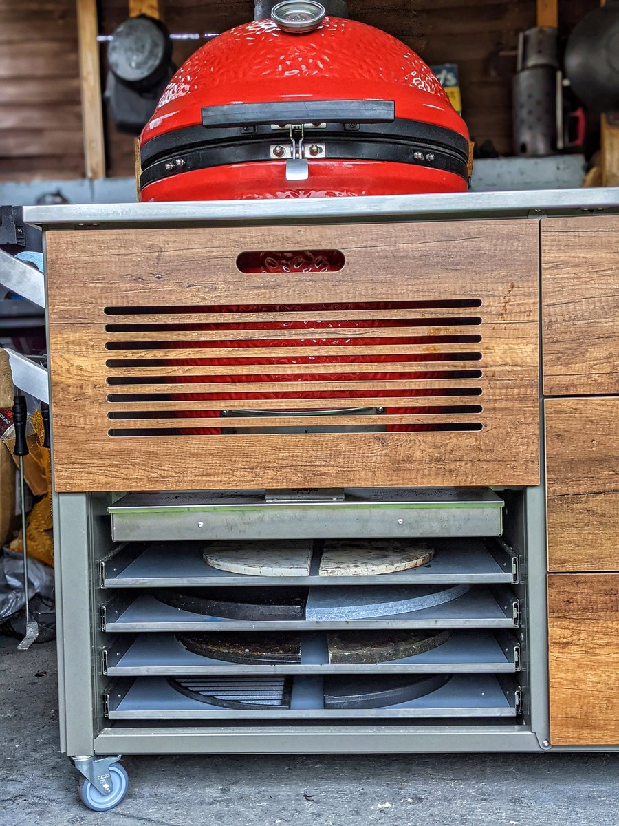 thesmokinelk's tweet photo. Hi all. I'm running a fantastic @kamadospace giveaway over on YouTube right now

https://t.co/ZmElu4W7pG

Please get involved and help spread the word! https://t.co/9UEZlhThru