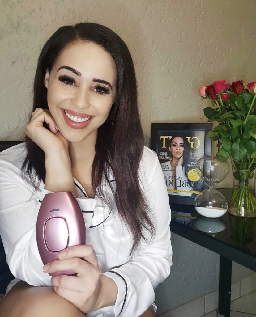 Nicole_Bessick's tweet photo. Selfcare Sundays🛀❤️with SA's #1 IPL Hair Removal Device.
I'll be introducing you to a new character &amp; let’s say she doesn't wear much clothing😂
W/ @MySmoothSkin1 I’m able to keep up my hair removal maintainenance from the comfort of my home w/ zero pain &amp; a fraction of the cost https://t.co/hd9TWo7WOa