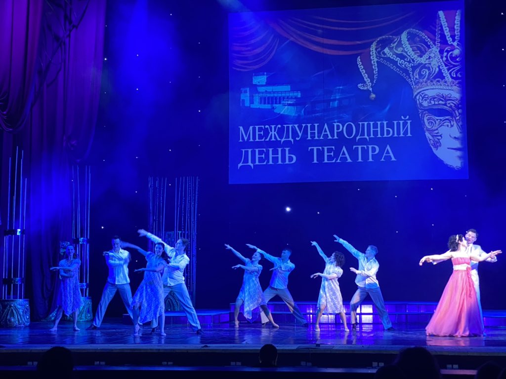 Отличным концертом отметили ивановские театры Международный день театра! Зрители, соскучившиеся за пандемию по посещению театров,встречали артистов бурными аплодисментами, проводили со сцены аплодируя стоя!