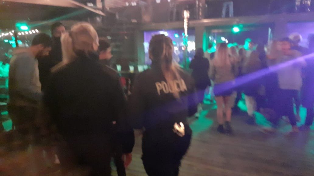 informateaca1's tweet photo. Por segunda noche desalojaron una fiesta clandestina en Pajas Bravas
#Noche #PajasBravas #FiestaClandestina #Noche #Segunda #Desalojo #BahiaBlanca #Informateaca
https://t.co/MMkgR3p9QM https://t.co/6ehZ7Mc0MV