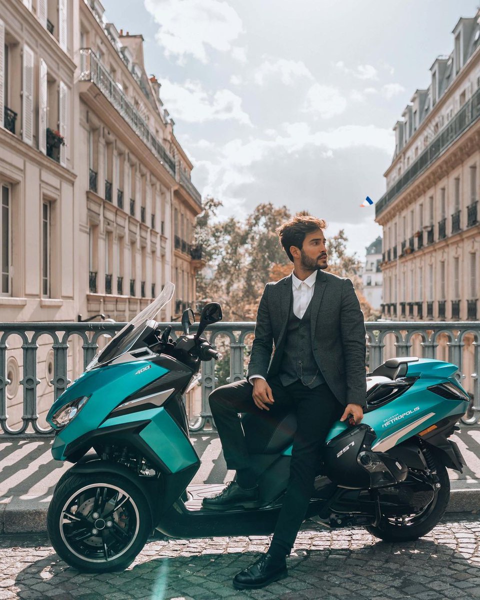 Dapper_Time's tweet photo. Handsome Ride. 🏍️
📸 || @rsimacourbe

#dappertime #dapper #bigbike #dapperstyle #bigtoys #motorcycleEnthusiast #dapperfashion #dapperlife #mensoutfit #dapperman  #ridedapper #gq #bikes #classicstyle  #gentlemansride #gentleman #style https://t.co/hjNbkDBjVo