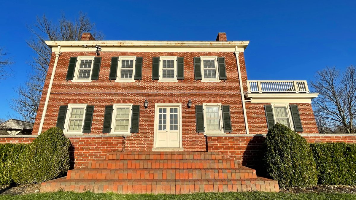 ScottDimmich's tweet photo. PHOTO OF THE NIGHT: The French House at French Park. Taken last Sunday.

#frenchpark #frenchhouse #eventcenters https://t.co/OGnkwSqnNM