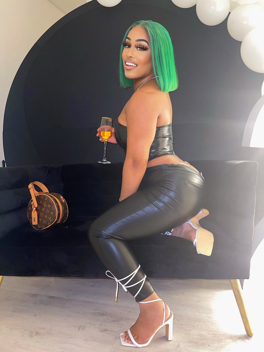therealnaobabe9's tweet photo. Face pretty, personality raw &amp; I got my own money. that’s a big flex 💸👠 https://t.co/IzjVVd5eVD