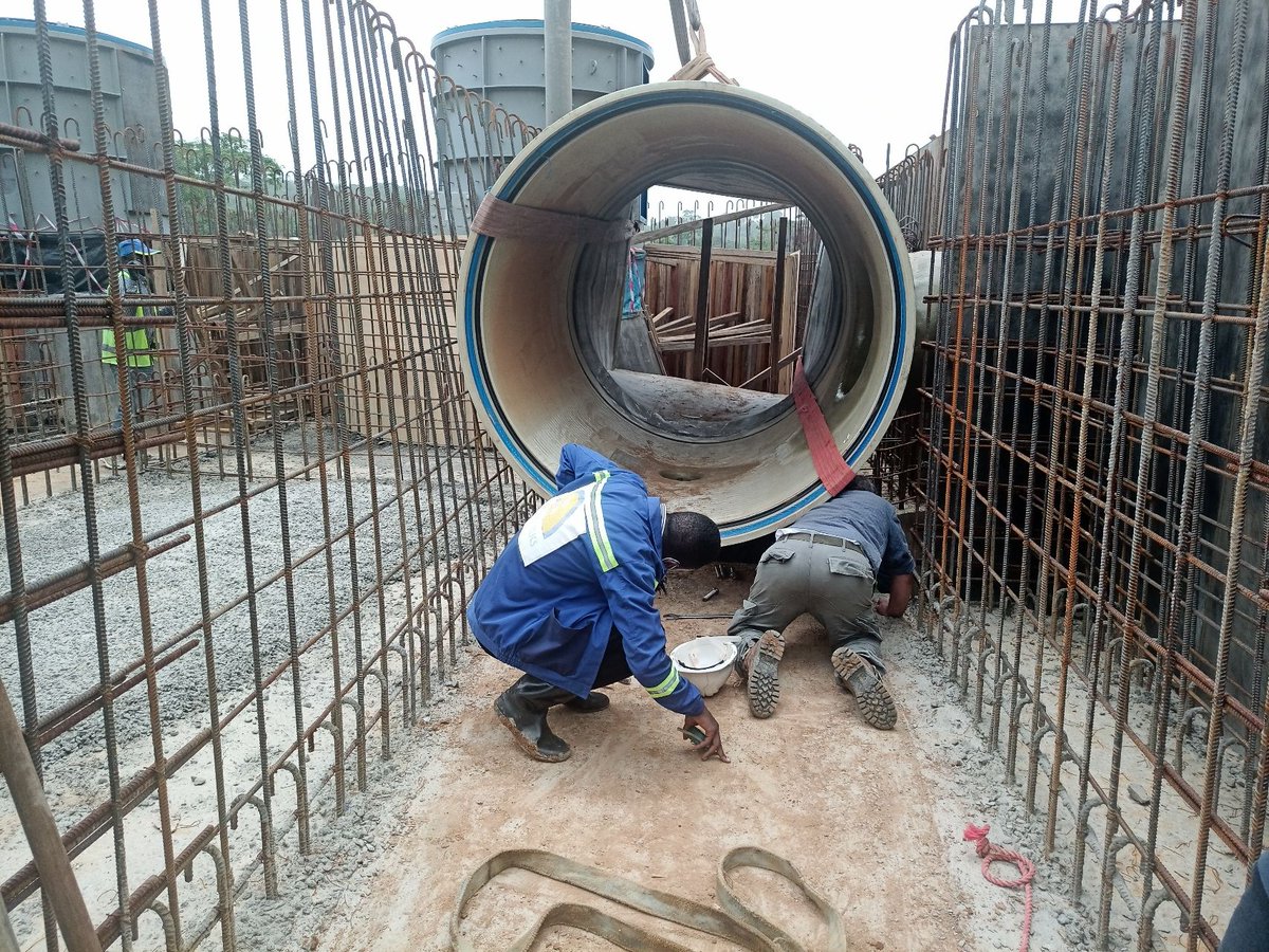date_africa's tweet photo. 🇨🇲Cameroun : Les travaux vont bon train à la Petite Centrale Hydroélectrique de Mbakaou
Ces derniers jours, les techniciens affectés sur le chantier ont effectué la pose des conduites forcées en PRV.
#utdainfo #utdambakaou #utdatibati #utdaliboum #utdaCameroun
📸P Talla M https://t.co/DgAormSrsF