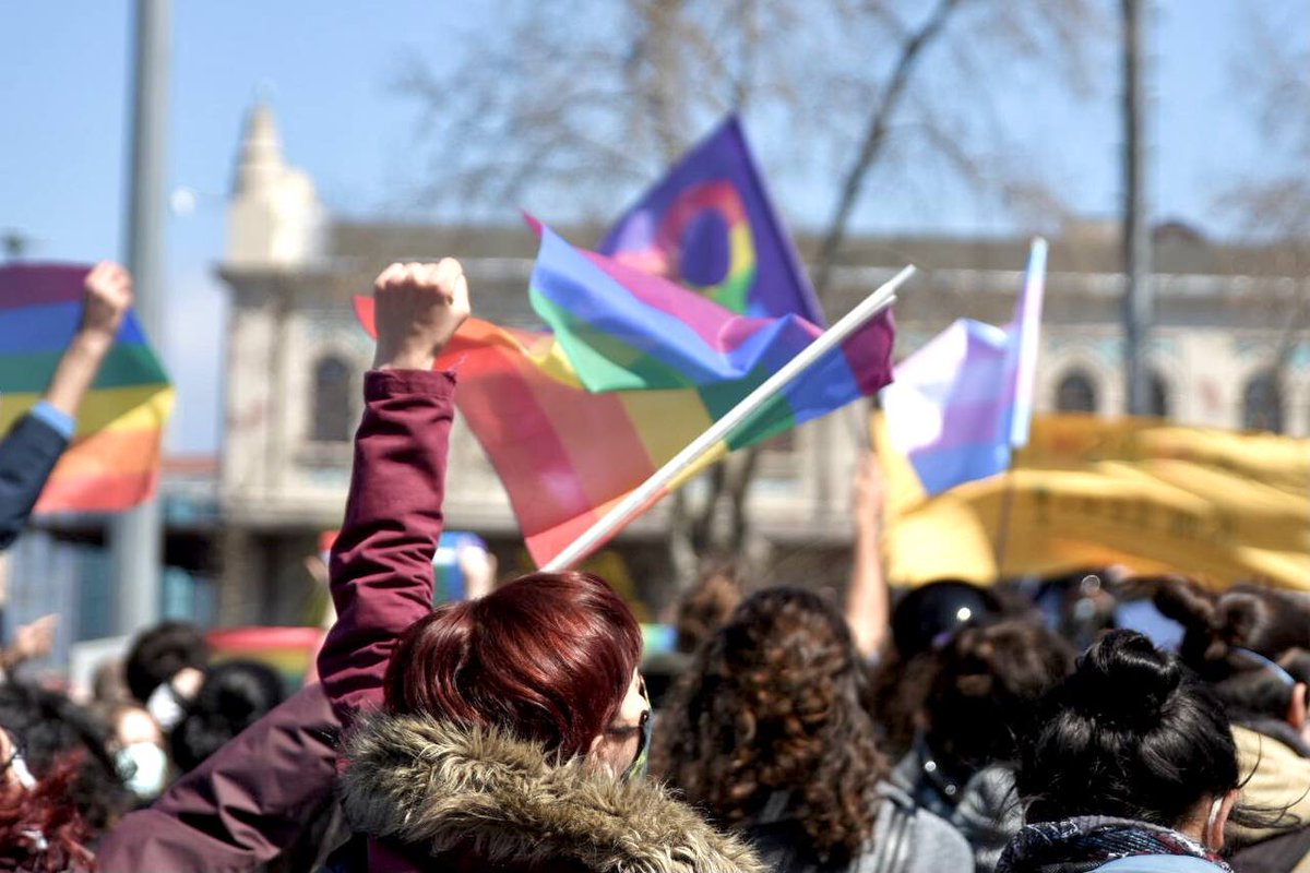 budirenisi's tweet photo. 27 Mart’ta Kadıköy Rıhtımı’nda, direnişimizin 83. gününde, bir kere daha kayyumlara, gözaltılara, polis şiddetine hep birlikte hayır dedik! Haklı direnişimizi sürdürüyoruz, sürdüreceğiz! #DirenişimizKazanacak https://t.co/9YxsS0M6Pa