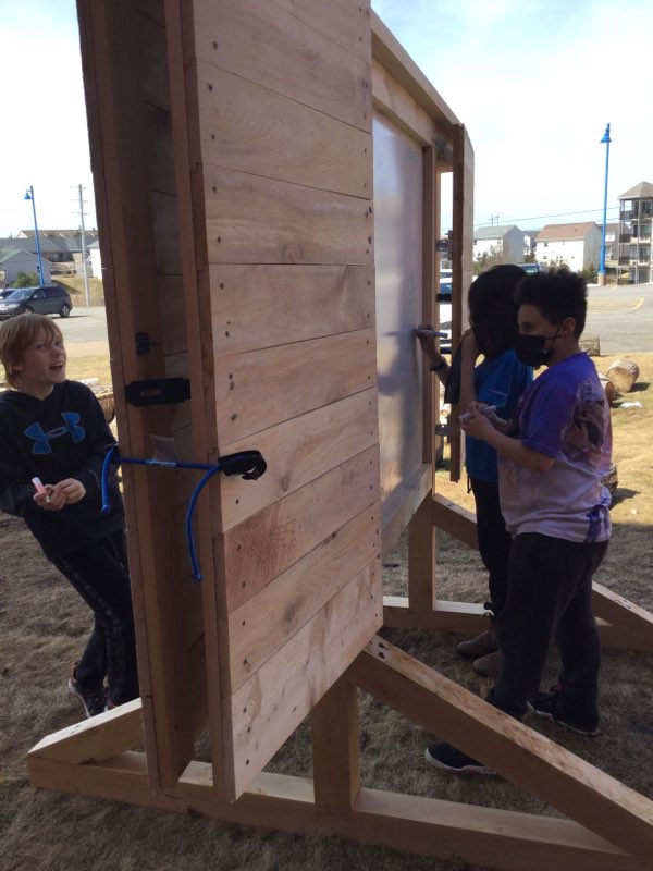 Truro Jr. Students get outside for some learning using their new 2-sided weather-proof white board, thanks to Nova Tree! @CCRCE_NS #seeinsideourclassrooms #outdoorclassrooms @Cobequid_FoSS