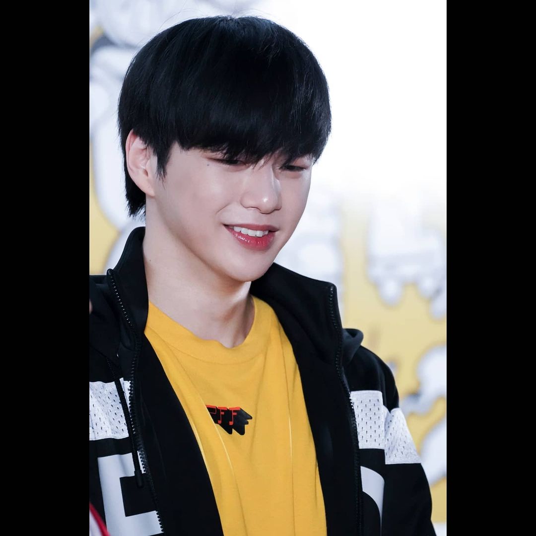 KNIGHTDANIELTWT's tweet photo. ( 📸 ) ... #𝗠𝗔𝗚𝗘𝗡𝗧𝗔 _ 2nd mιᥒι ᥲᥣbᥙm ◜神性 𝗠𝗢𝗩𝗜𝗘 ⤿﹫bᥱhιᥒd thᥱ sᥴᥱᥒᥱs.
#1YEARWDANIEL #HEYDANIEL https://t.co/9RHkL2PQyd