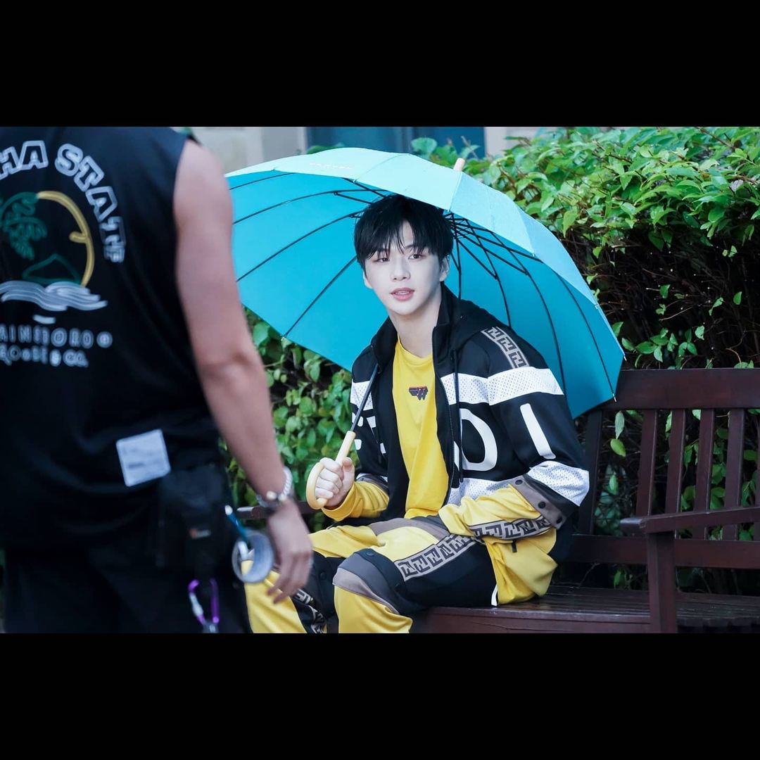 KNIGHTDANIELTWT's tweet photo. ( 📸 ) ... #𝗠𝗔𝗚𝗘𝗡𝗧𝗔 _ 2nd mιᥒι ᥲᥣbᥙm ◜神性 𝗠𝗢𝗩𝗜𝗘 ⤿﹫bᥱhιᥒd thᥱ sᥴᥱᥒᥱs.
#1YEARWDANIEL #HEYDANIEL https://t.co/wzrF5wFMWn