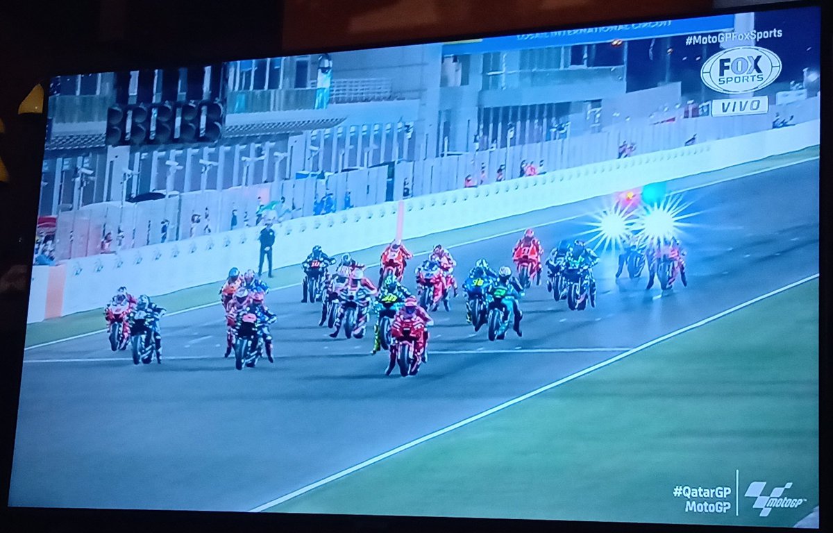 LuVenesia's tweet photo. Estamos de volta!! #MotoGPFoxSports #godoctor #vr46 https://t.co/O4Oe0slt6F