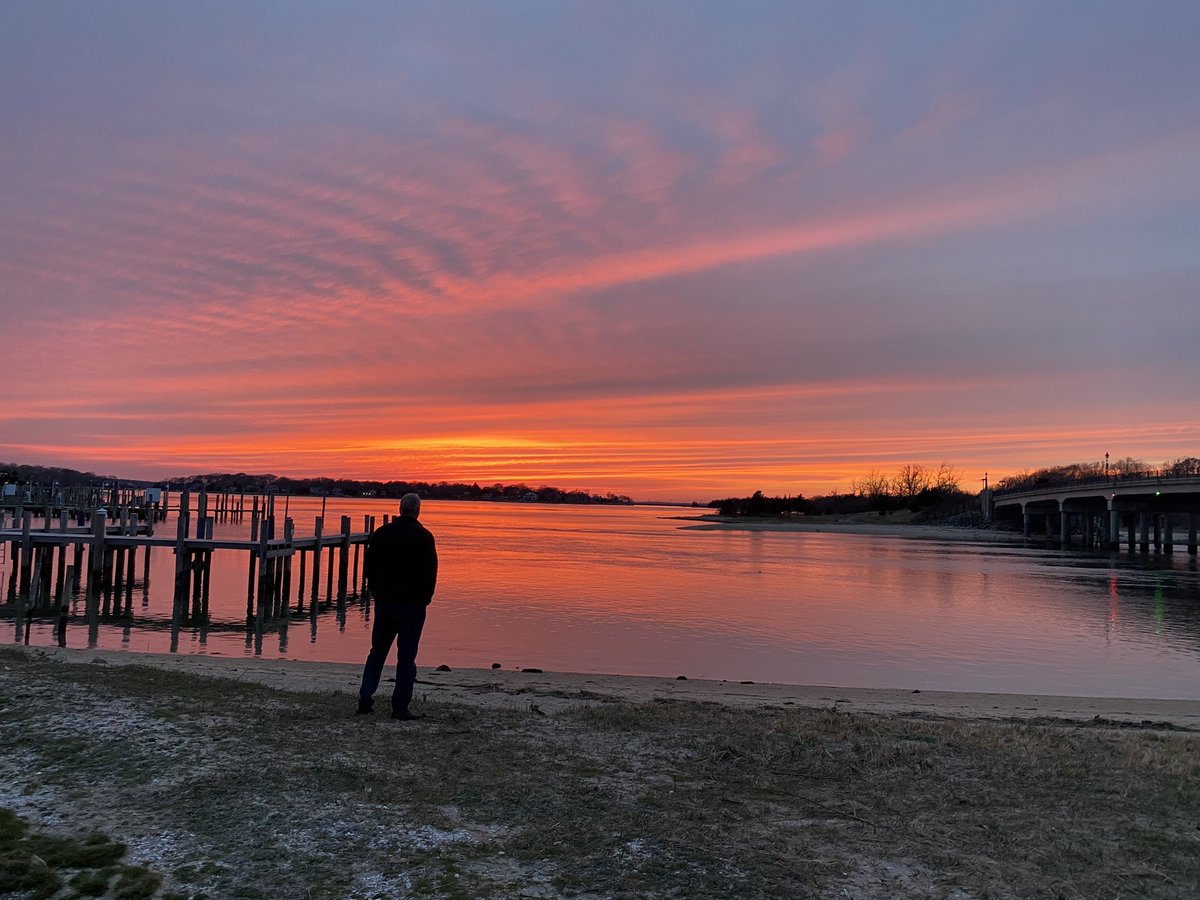 Astro_Mike's tweet photo. I enjoyed an absolutely beautiful sunset last night, reminded me of how lucky we are to live on planet Earth https://t.co/wrk8nJgsP3