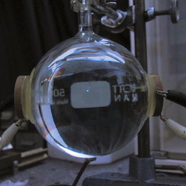 NickHintonn's tweet photo. This phenomenon is called sonoluminescence, or star in a jar. Sound can actually produce orbs of light underwater that get hotter than the surface of our sun. Makes you wonder why so many ancient texts compared space to water... 🤔 https://t.co/Qs2TxypuZk