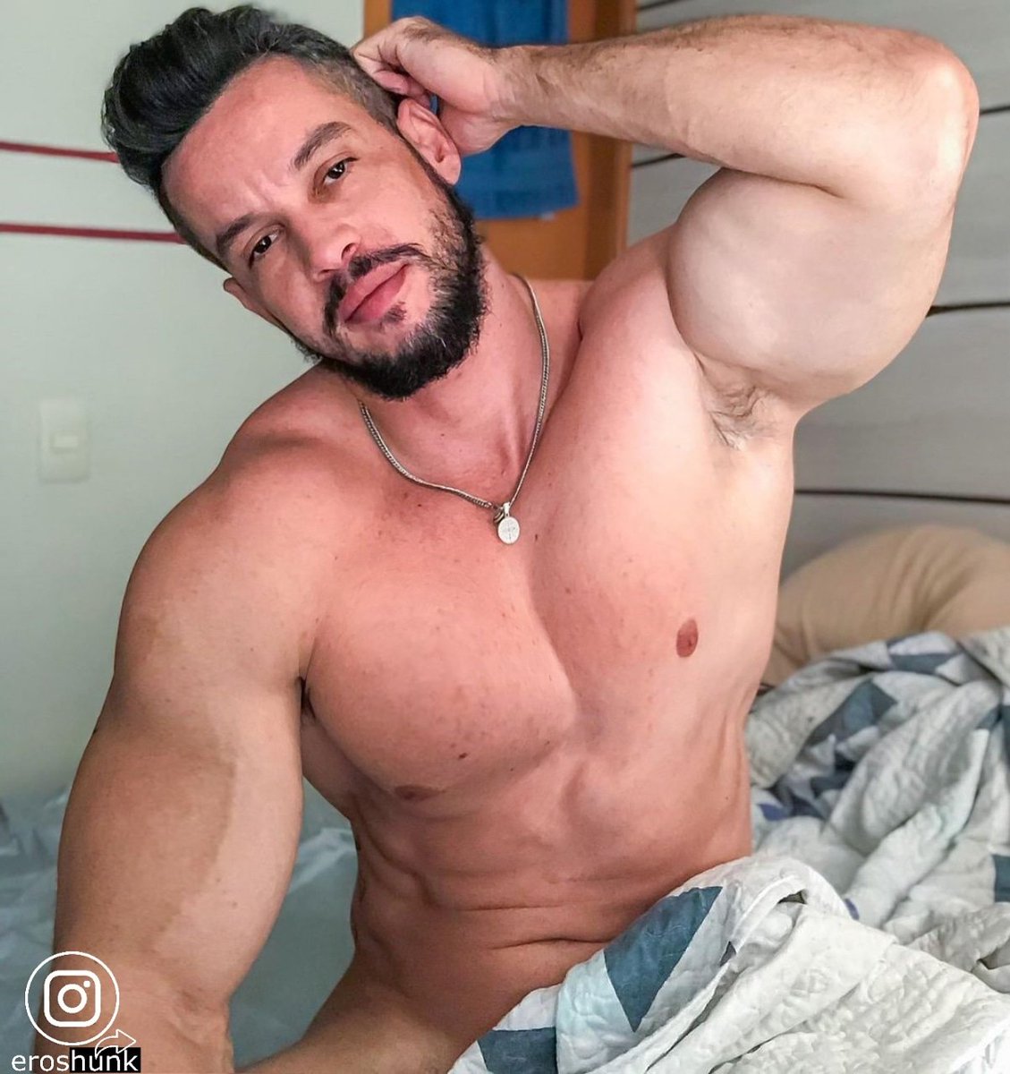 eroshunk's tweet photo. P A P A C I T O #gayhunk #gaydaddy #gaydude #gaylove https://t.co/V2ONEz02Wy
