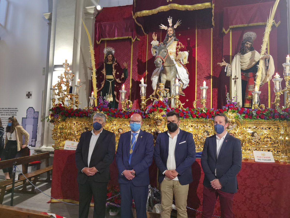 borriquillaypaz's tweet photo. 〽️ ¡No podia ser de otra forma! La @AMEstrellaGR, @agruchauchina y @BMDolores forman parte también de nuestro #domingoderamos2021.

Deseando que la 🎼🎵🎶 vuelva a las calles.

#Borriquilla21 #inicioeilusión https://t.co/SuysCcBNSF