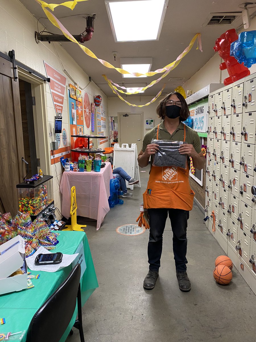 Niko_0679's tweet photo. Joey is a large prize winner this morning! Woo! #store0679 #Allin https://t.co/0ghhmRNULy