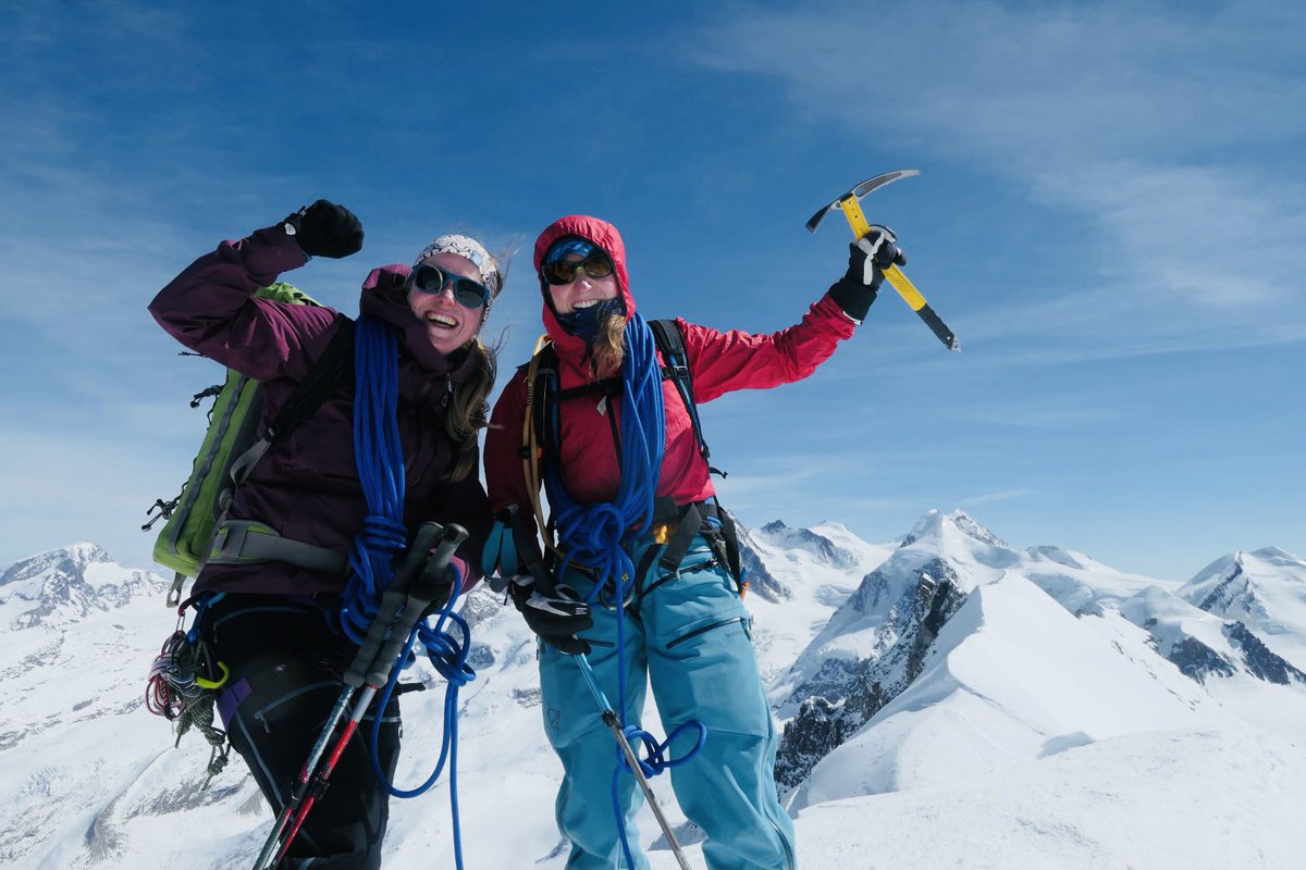 Challenge 4000er als reine Frauenseilschaft: check! 😁✌🏻⛷🏔 Merci Iris fürs Vertrauen am Seil... 😅 #frauenpower #peakchallengebreithornhauptgipfel #Ineedswitzerland