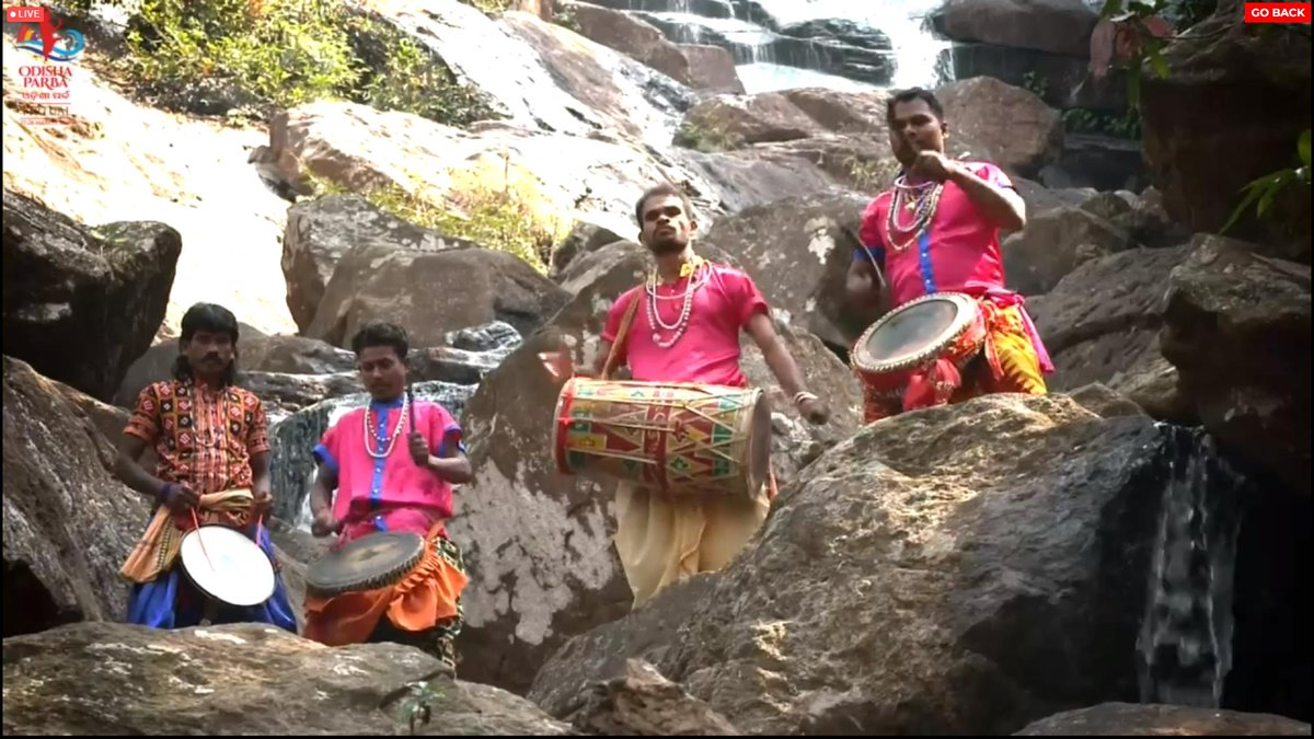 OdishaParba's tweet photo. ଆନ୍ତର୍ଜାତିୟ ଓଡ଼ିଶା ପର୍ବରେ 'ଆଦିଧୂନ' ପରିବେଷିତ ରୋମାଞ୍ଚକର ସଂଗୀତ କାର୍ଯ୍ୟକ୍ରମରେ ପଶ୍ଚିମ ଓଡିଶାର ଝଲକ
#OdishaParba2021 #VirtualOdishaParba #AdamyaOdisha #AdiDhun #Sambalpur #folkmusic #folkmusicians #FestiveOdisha #OdiaCulture #OdiaTradition #EmergingOdias #Odisha https://t.co/ZBHELeQn3Z