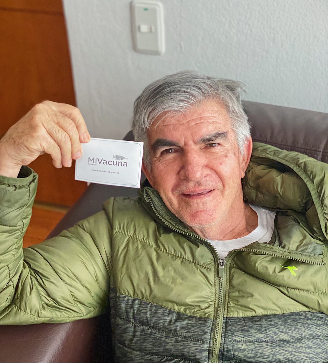 melvigomezr's tweet photo. Vacunaron a leo y no creo en nadie🤩 https://t.co/T1mlN8L3yp