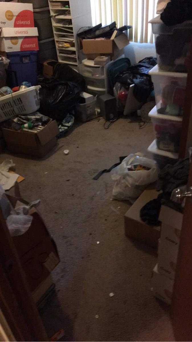 Psychonautico's tweet photo. #Hoarding this is my moms place. That I’ve had to clean 6 times. Not this year. I’m done. https://t.co/XpJvdCrArm